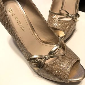 Enzo Angiolini Gold Sparkly Peep toe Pump Size 7.5